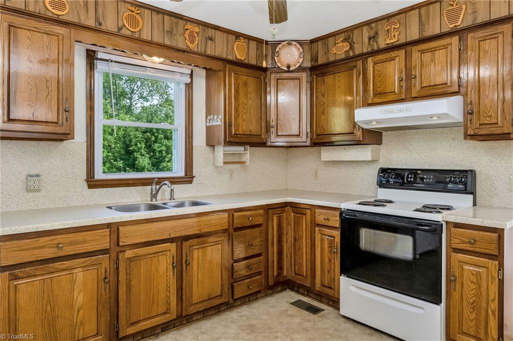 909 Oak Grove Church Road, Millers Creek, North Carolina image 25