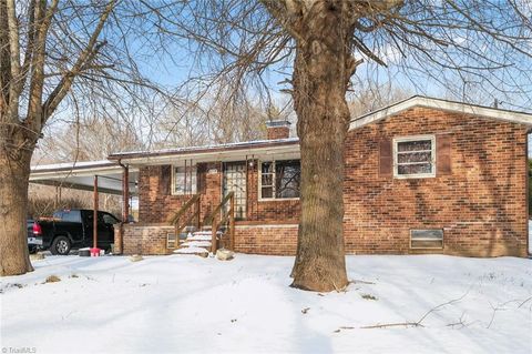 Homes For Sale - 612 School Street<br/> Walnut Cove, NC 27052