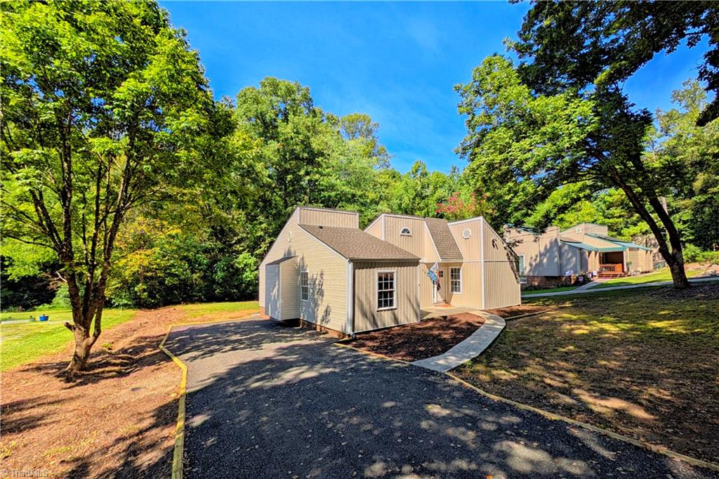 Photo of 130 Roswell Drive, Kernersville, NC 27284 (MLS # 1236199)