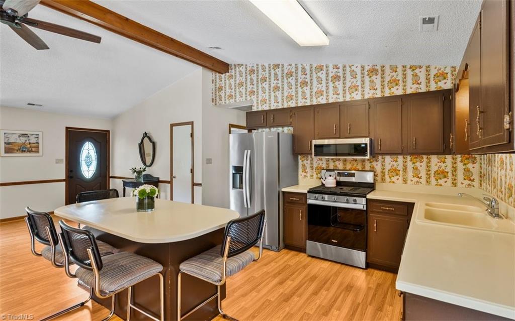 Kernersville, North Carolina 27284, United States, 3 Bedrooms Bedrooms, ,2 BathroomsBathrooms,Residential,Pending,146974