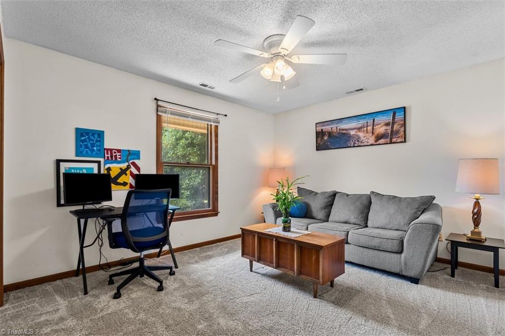 Kernersville, North Carolina 27284, United States, 3 Bedrooms Bedrooms, ,2 BathroomsBathrooms,Residential,Pending,146974