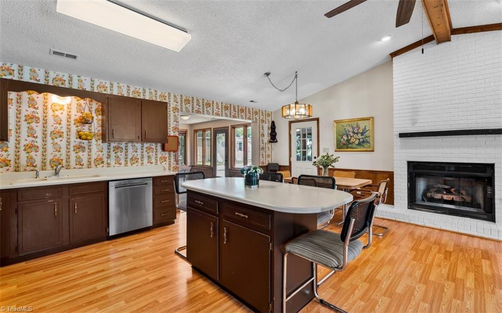 Kernersville, North Carolina 27284, United States, 3 Bedrooms Bedrooms, ,2 BathroomsBathrooms,Residential,Pending,146974