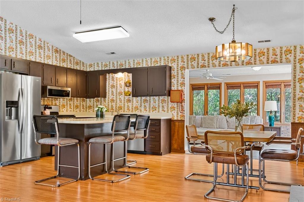 Kernersville, North Carolina 27284, United States, 3 Bedrooms Bedrooms, ,2 BathroomsBathrooms,Residential,Pending,146974