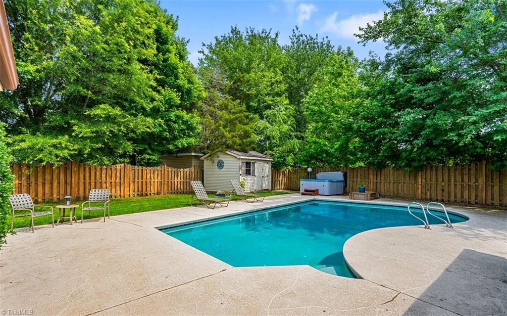 Kernersville, North Carolina 27284, United States, 3 Bedrooms Bedrooms, ,2 BathroomsBathrooms,Residential,Pending,146974