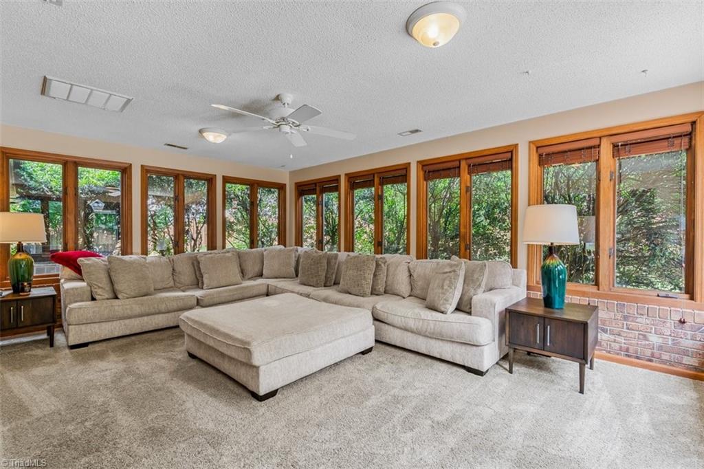 Kernersville, North Carolina 27284, United States, 3 Bedrooms Bedrooms, ,2 BathroomsBathrooms,Residential,Pending,146974