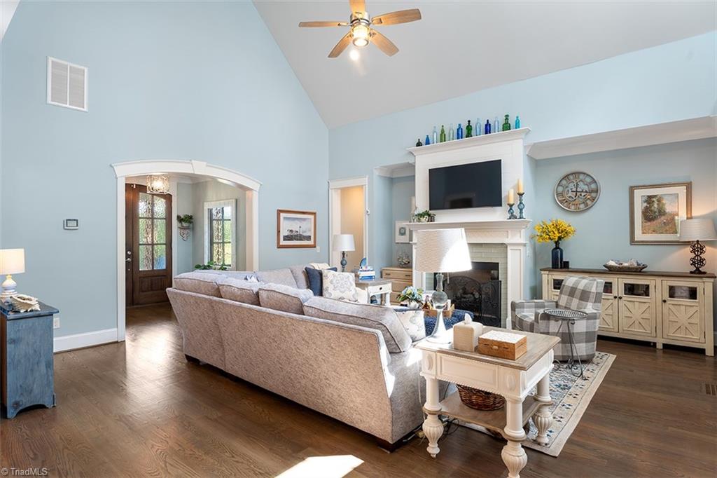 Summerfield, North Carolina 27358, United States, 4 Bedrooms Bedrooms, ,4 BathroomsBathrooms,Residential,Pending,205430