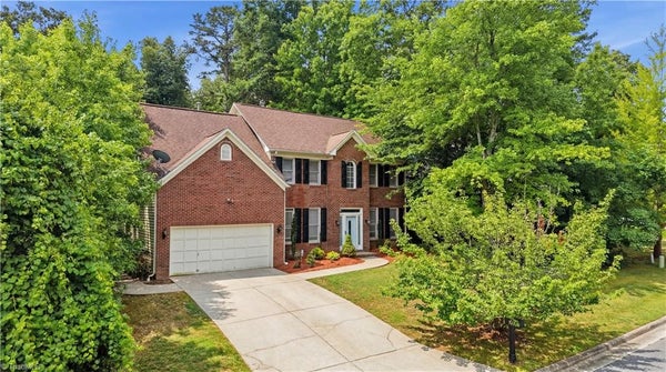 4212 BRENTONSHIRE LN, HIGH POINT, NC 27265 - Image 5d3e3c4529e478f2fe3f2ae5b3cf93f8/2734944792