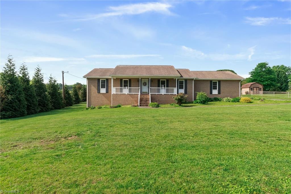 1610 E Wensley Drive, Mount Airy, North Carolina image 2
