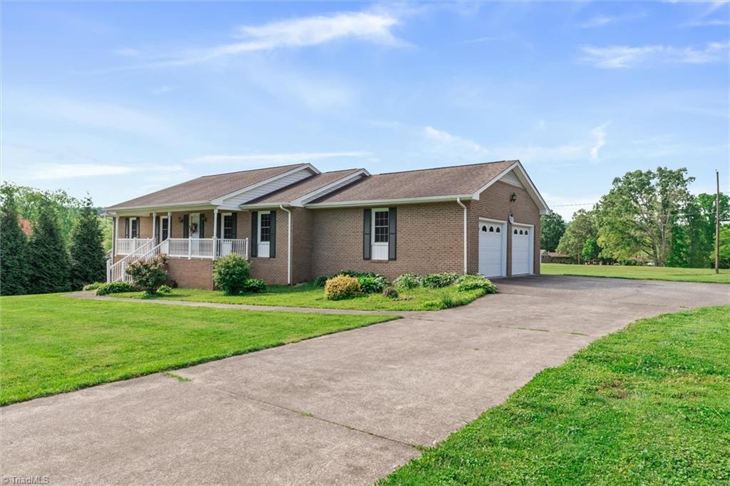 1610 E Wensley Drive, Mount Airy, North Carolina image 3