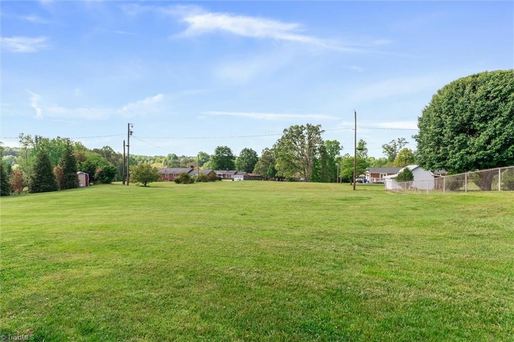 1610 E Wensley Drive, Mount Airy, North Carolina image 4