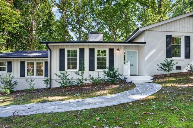 811 Shannon Road, photo 4 of 48