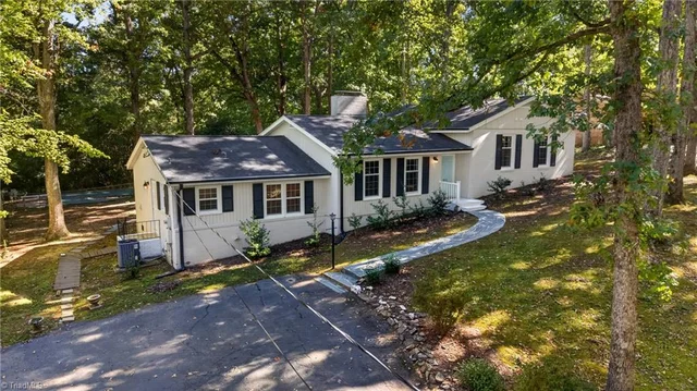 811 Shannon Road, photo 3 of 48
