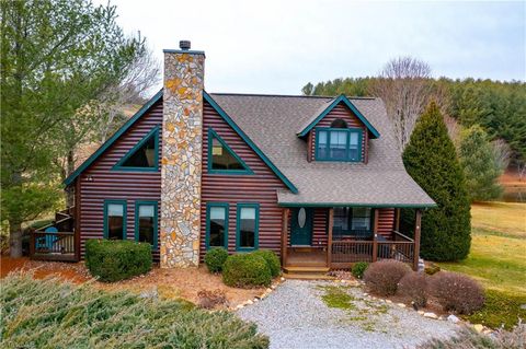 Single Family Residence in Sparta NC 213 Bear Lodge Drive.jpg
