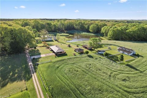 Homes For Sale - 36984 B&C Carter Road<br/> Stanly County, New London, NC 28127