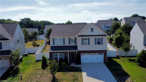 Homes For Sale - 4120 Medina Court<br/> Pfafftown, NC 27040