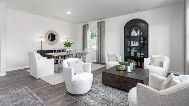 403 The Brus Street, photo 2 of 38