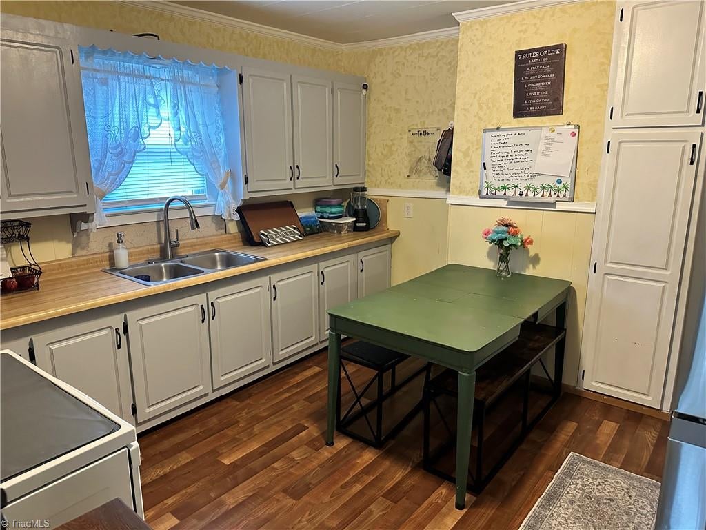 Photo of 412 Griffith Street, Thomasville, NC 27360 (MLS # 1224639)