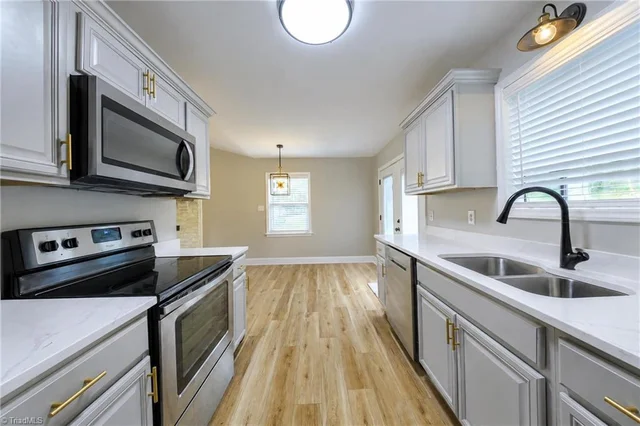 4302 Forest Manor Drive, photo 3 of 27