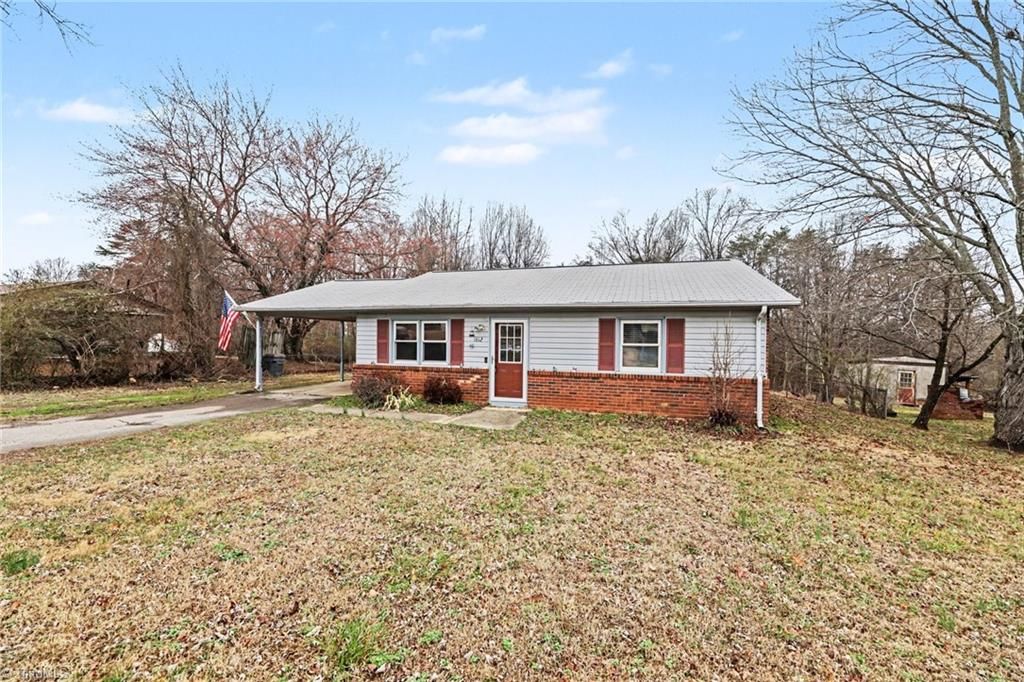 Photo of 1612 Ballymena Drive, Reidsville, NC 27320 (MLS # 1210855)