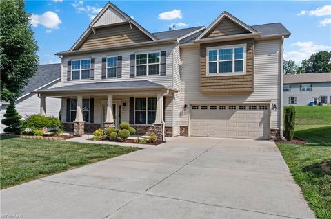 Homes For Sale - 3694 Vestavia Drive<br/> Kernersville, NC 27284