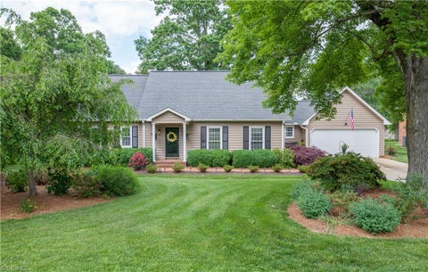 Homes For Sale - 5015 Edinborough Road<br/> Guilford County, Greensboro, NC 27406