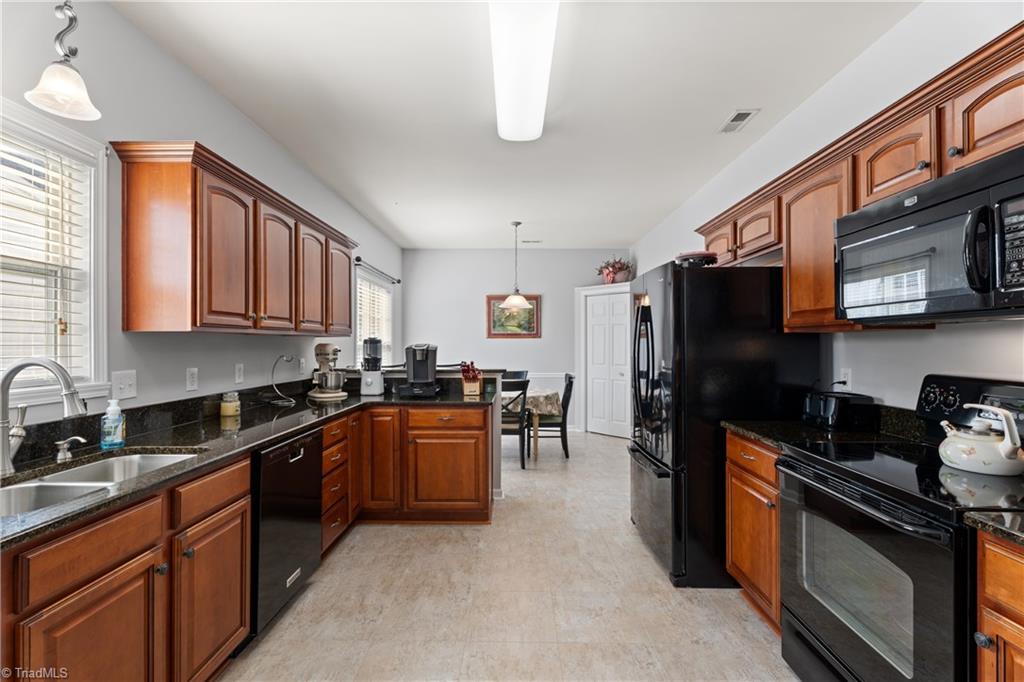 Clemmons, North Carolina 27012, United States, 3 Bedrooms Bedrooms, ,2 BathroomsBathrooms,Residential,Active,195769