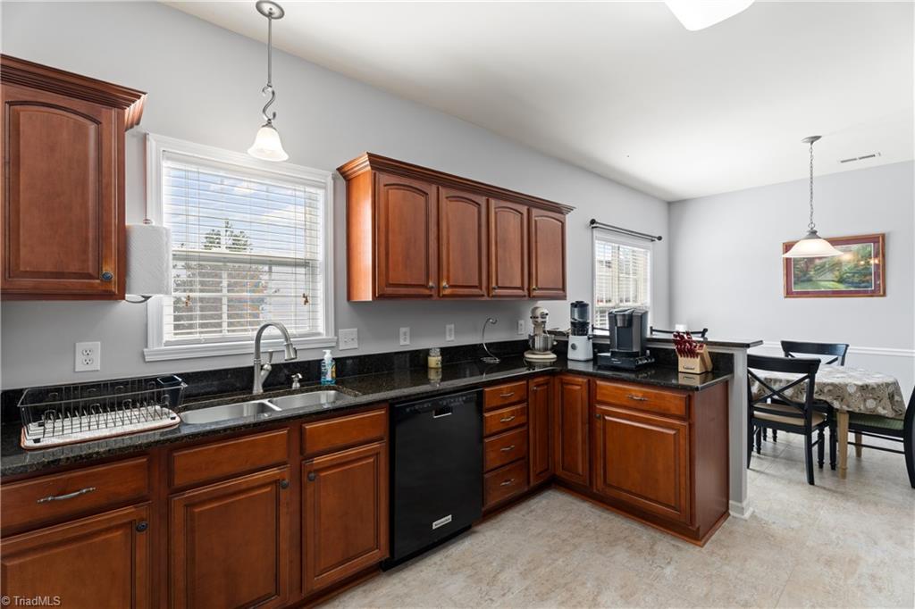 Clemmons, North Carolina 27012, United States, 3 Bedrooms Bedrooms, ,2 BathroomsBathrooms,Residential,Active,195769