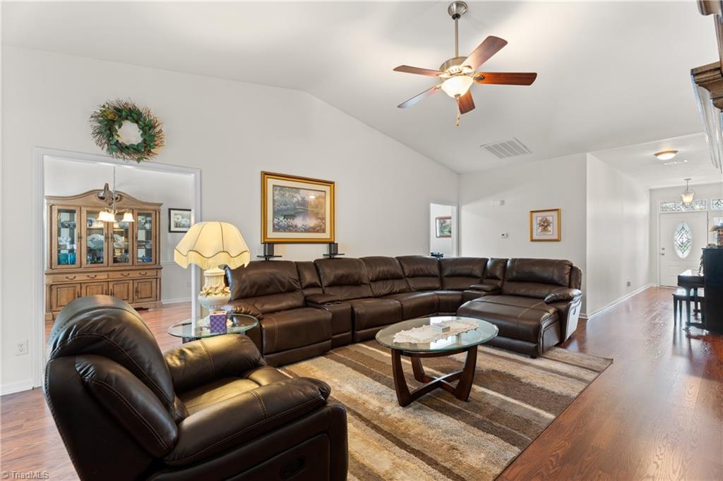 Clemmons, North Carolina 27012, United States, 3 Bedrooms Bedrooms, ,2 BathroomsBathrooms,Residential,Active,195769