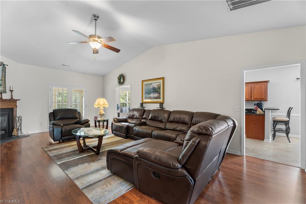 Clemmons, North Carolina 27012, United States, 3 Bedrooms Bedrooms, ,2 BathroomsBathrooms,Residential,Active,195769