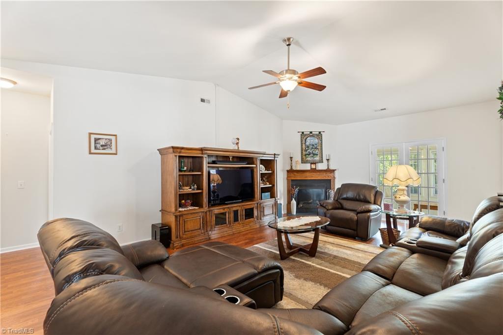 Clemmons, North Carolina 27012, United States, 3 Bedrooms Bedrooms, ,2 BathroomsBathrooms,Residential,Active,195769