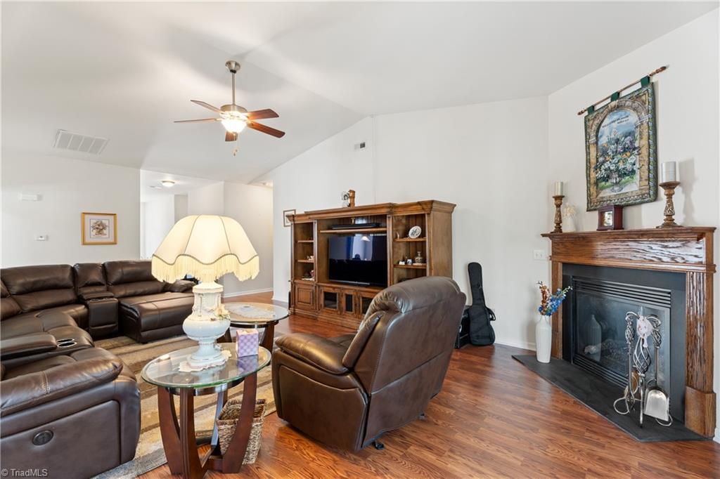 Clemmons, North Carolina 27012, United States, 3 Bedrooms Bedrooms, ,2 BathroomsBathrooms,Residential,Active,195769