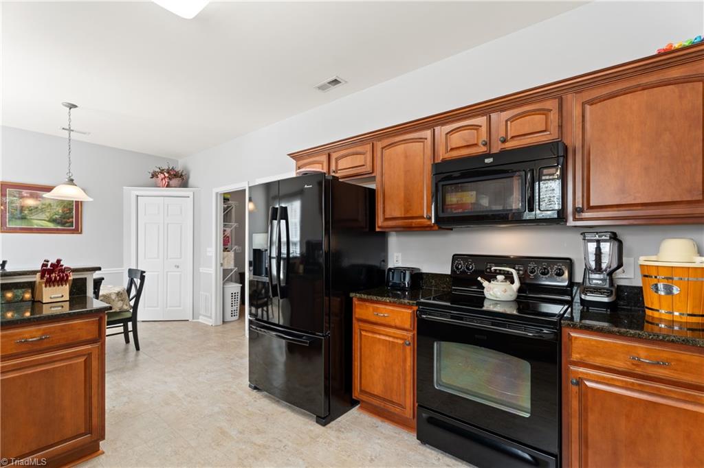 Clemmons, North Carolina 27012, United States, 3 Bedrooms Bedrooms, ,2 BathroomsBathrooms,Residential,Active,195769