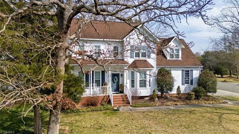 Homes For Sale - 400 Doral Court<br/> Mebane, NC 27302