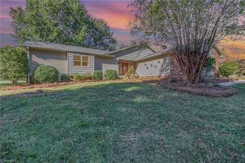Photo of 112 Choctaw Drive, Lexington, NC 27295 (MLS # 1198825)