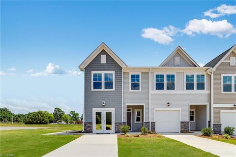 Townhouse For Sale - 497 Fran Drive<br/> Haw River, NC 27258