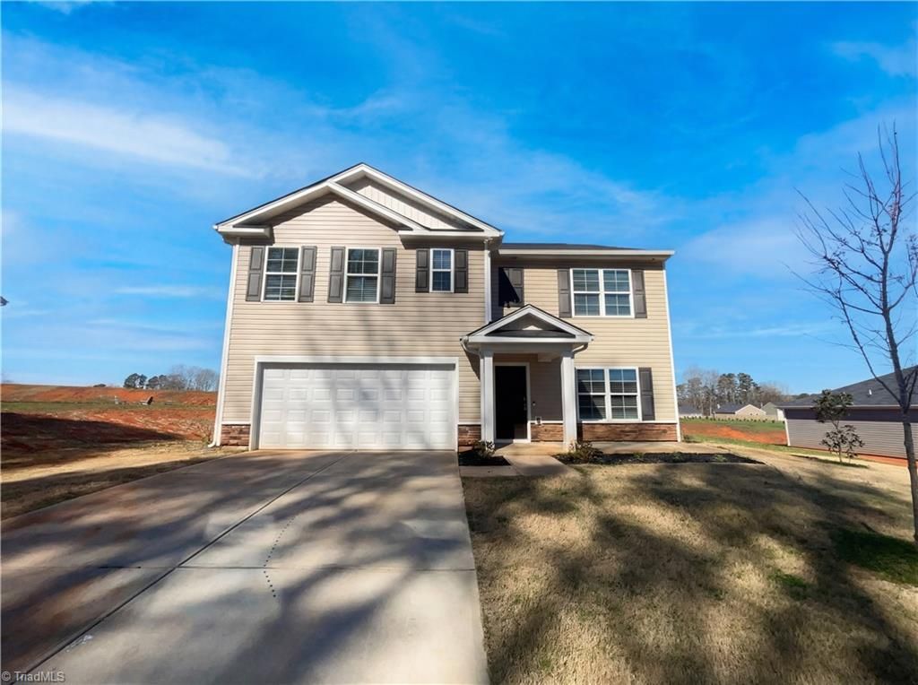 Photo of 700 Hickory Point Drive, Lexington, NC 27292 (MLS # 1212276)