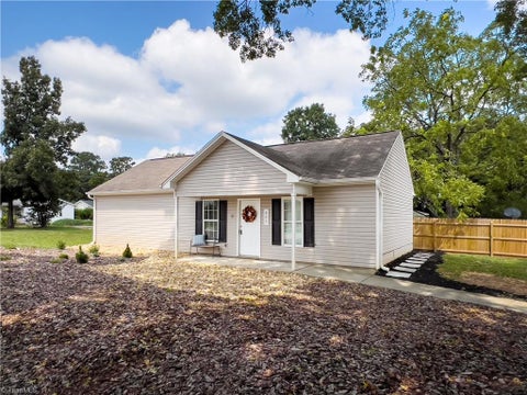 Homes For Sale - 865 Ridgeview Avenue<br/> Winston-Salem, NC 27127