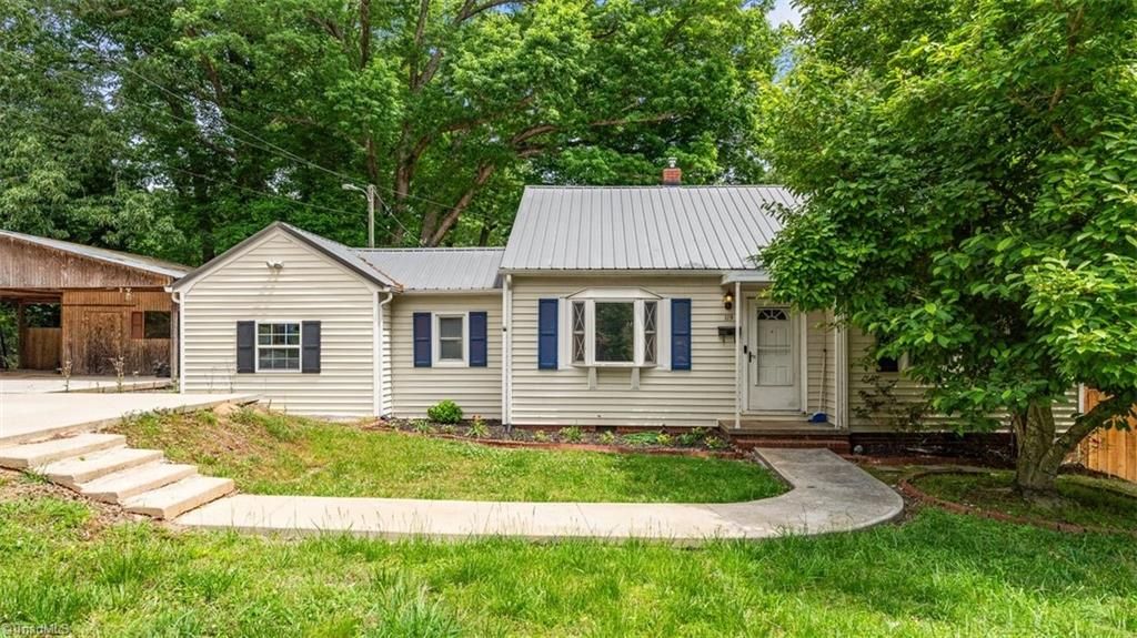 Photo of 119 Oakhurst Drive, Asheboro, NC 27205 (MLS # 1218767)