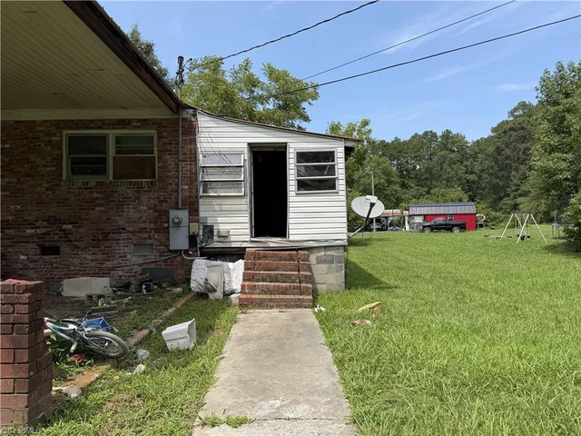 209 Hoyle Drive, photo 3 of 26