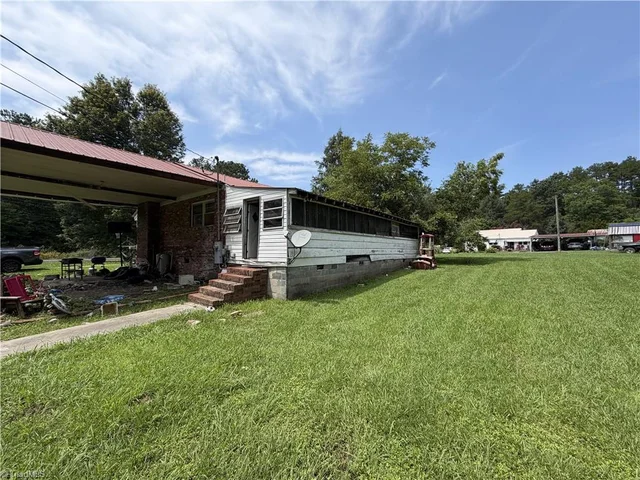 209 Hoyle Drive, photo 4 of 26