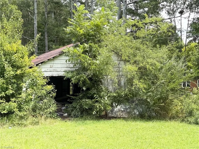 209 Hoyle Drive, photo 5 of 26