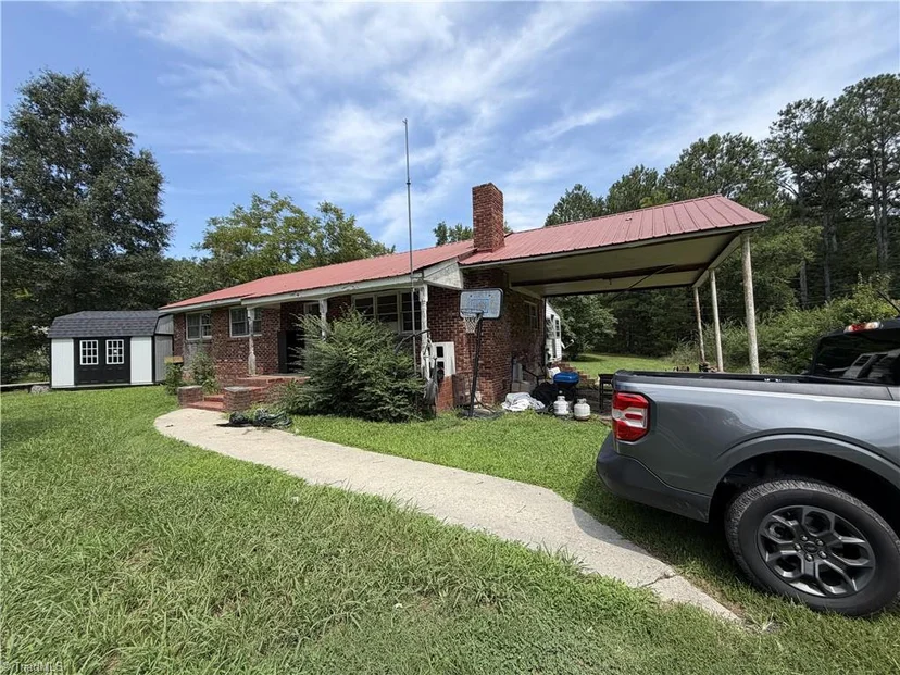 209 Hoyle Drive, photo 1 of 26