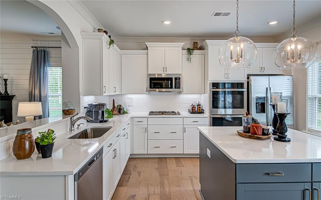 Clemmons, North Carolina 27012, United States, 4 Bedrooms Bedrooms, ,3 BathroomsBathrooms,Residential,Pending,146575