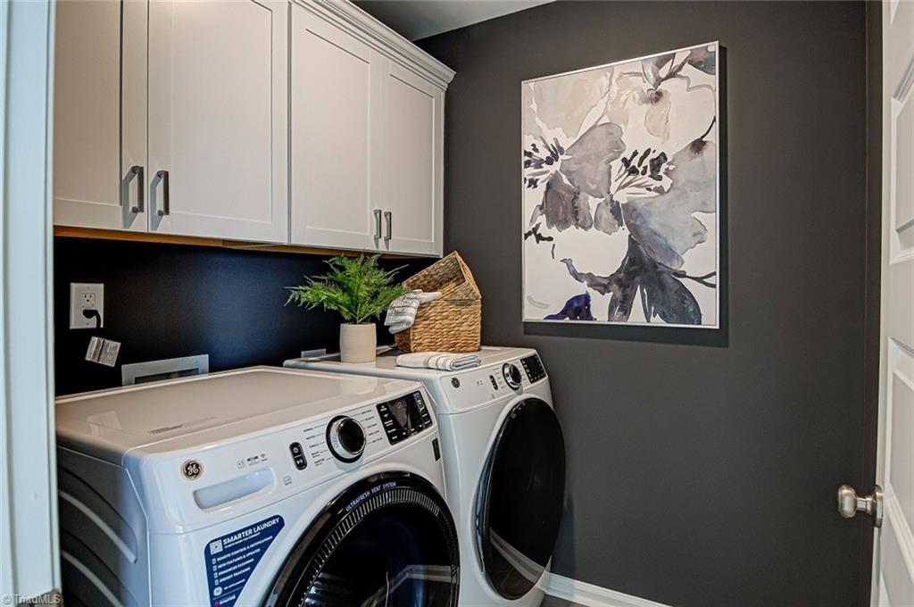 Clemmons, North Carolina 27012, United States, 4 Bedrooms Bedrooms, ,3 BathroomsBathrooms,Residential,Pending,146575