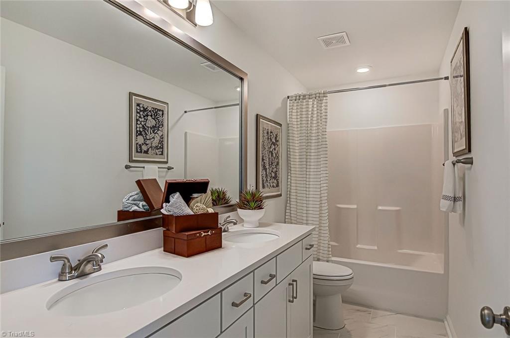 Clemmons, North Carolina 27012, United States, 4 Bedrooms Bedrooms, ,3 BathroomsBathrooms,Residential,Pending,146575