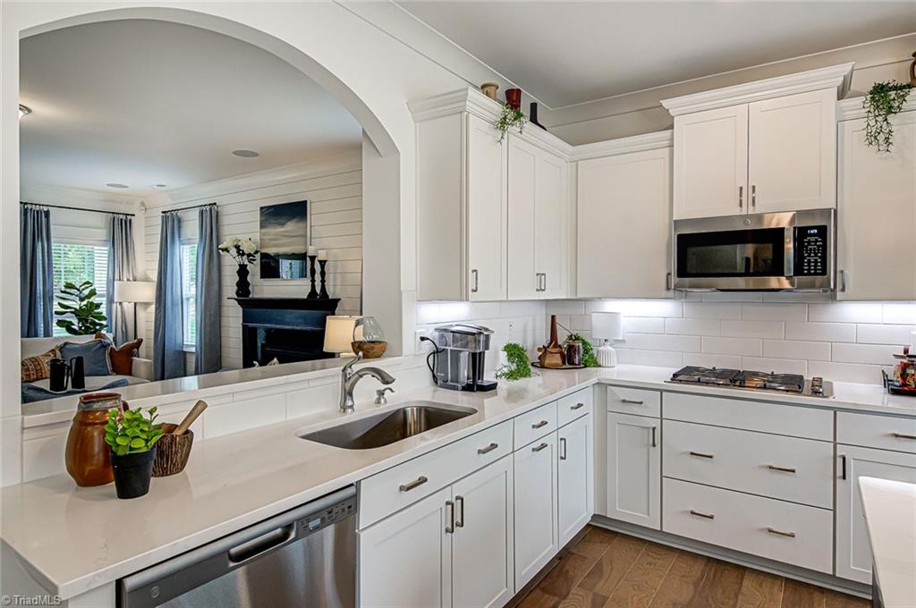 Clemmons, North Carolina 27012, United States, 4 Bedrooms Bedrooms, ,3 BathroomsBathrooms,Residential,Pending,146575