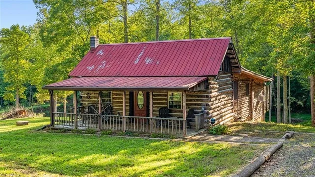 558 Throckmorton Road, photo 3 of 48