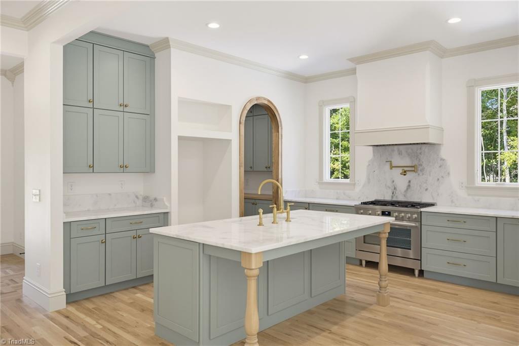568 N Bunker Hill Road