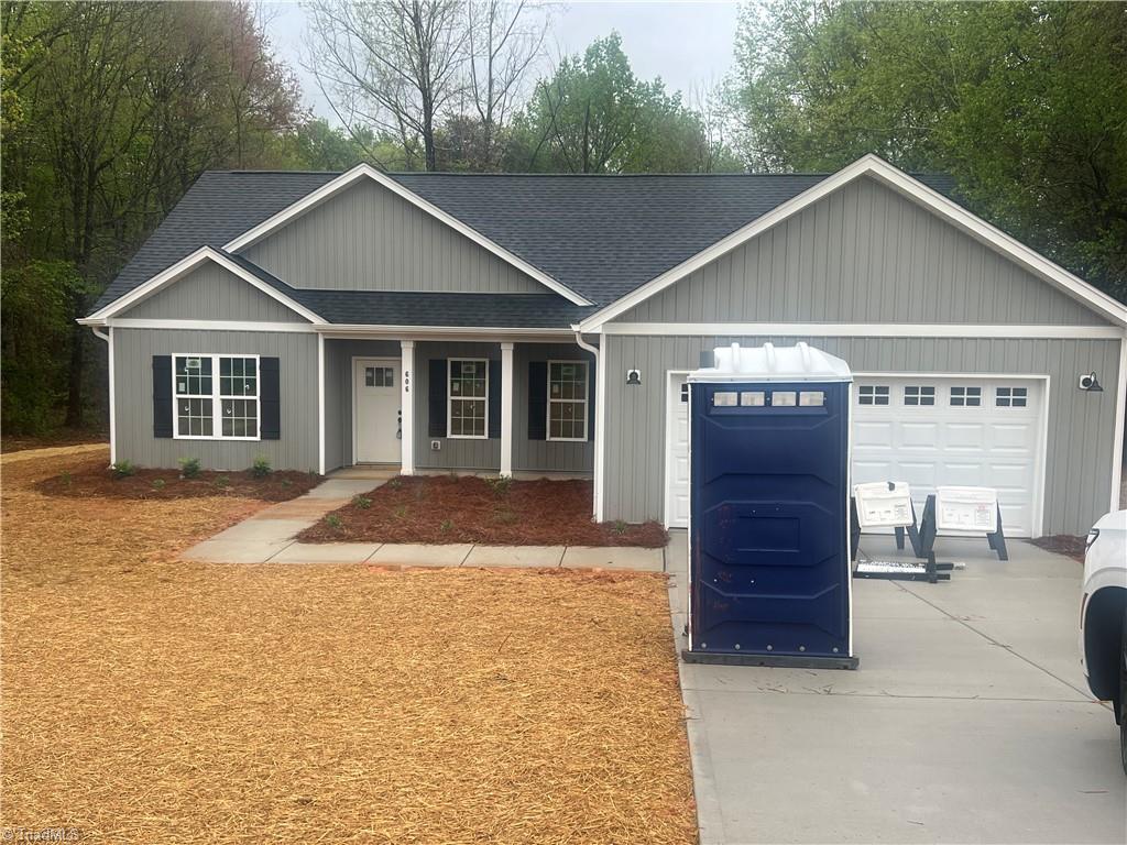 606 W Lee Avenue, Yadkinville, North Carolina image 1
