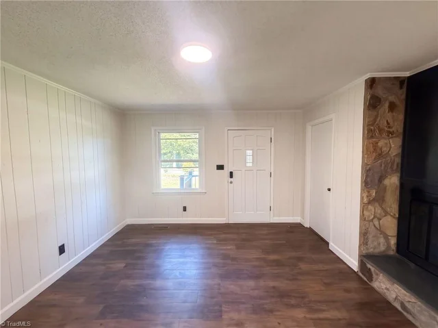 231 Oakgrove Road, photo 3 of 25